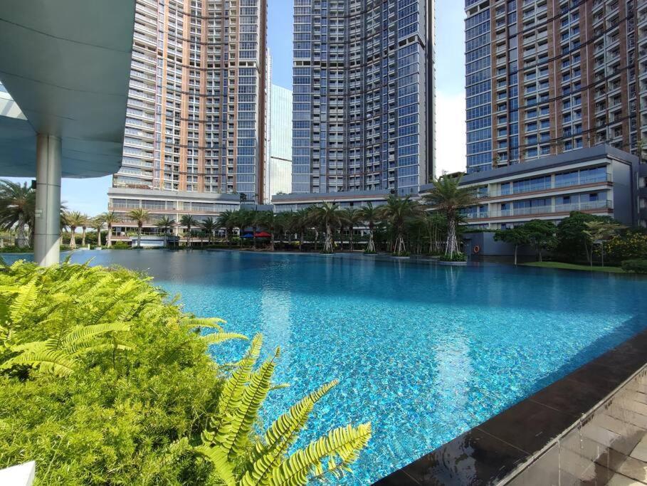 Pik Family 2 Bedroom, 5 Beds & Balcony Best View Jakarta Exterior photo